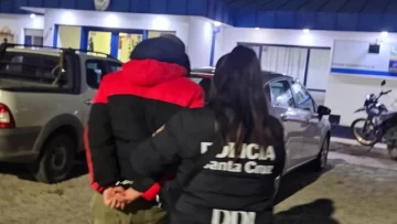 Intentaron matarlo de una puñalada en el corazón: dos sospechosos fueron detenidos por el brutal ataque a un joven en Río Gallegos Intentaron matarlo de una puñalada en el corazón: dos sospechosos fueron detenidos por el brutal ataque a un joven en Río Gallegos