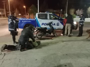La Policía reforzó los operativos de seguridad en toda Santa Cruz con controles, allanamientos e investigaciones La Policía reforzó los operativos de seguridad en toda Santa Cruz con controles, allanamientos e investigaciones
