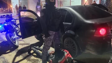 Una banda de Santa Cruz intentó robar una vivienda de Puerto Madryn, escaparon a los tiros y fueron detenidos Una banda de Santa Cruz intentó robar una vivienda de Puerto Madryn, escaparon a los tiros y fueron detenidos