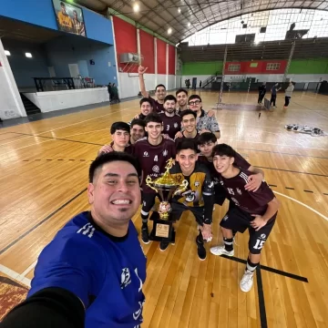 Unión Santacruceña clasificó al Torneo Federal Amateur, pero su participación está en duda por falta de apoyo económico Unión Santacruceña clasificó al Torneo Federal Amateur, pero su participación está en duda por falta de apoyo económico
