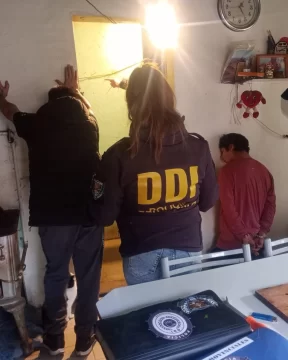 Desbarataron una banda acusada de al menos cinco robos en El Calafate: tres detenidos y una investigación federal por un cultivo de marihuana Desbarataron una banda acusada de al menos cinco robos en El Calafate: tres detenidos y una investigación federal por un cultivo de marihuana