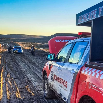 Cuatro personas quedaron atrapadas en un sector lodoso camino a las Grutas de Lourdes y fueron rescatadas por Bomberos