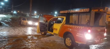 Una madrugada accidentada en Puerto Deseado: asistieron dos veces al mismo vehículo y terminó chocando contra un guardarraíl Una madrugada accidentada en Puerto Deseado: asistieron dos veces al mismo vehículo y terminó chocando contra un guardarraíl
