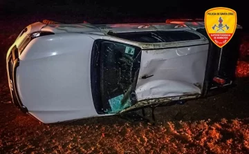 Escarcha y neblina provocaron el vuelco de una camioneta sobre la Ruta Nacional 3 Escarcha y neblina provocaron el vuelco de una camioneta sobre la Ruta Nacional 3