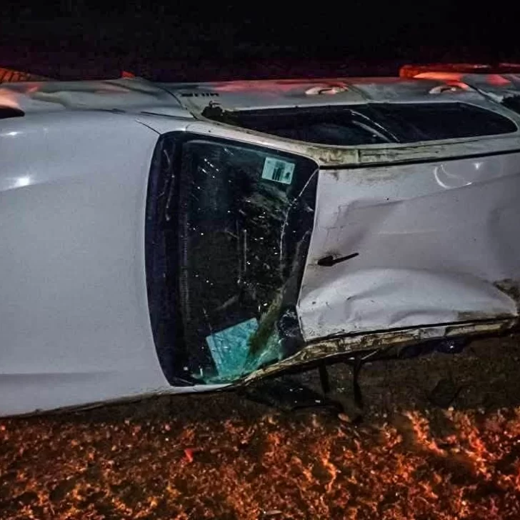 Escarcha y neblina provocaron el vuelco de una camioneta sobre la Ruta Nacional 3 Escarcha y neblina provocaron el vuelco de una camioneta sobre la Ruta Nacional 3