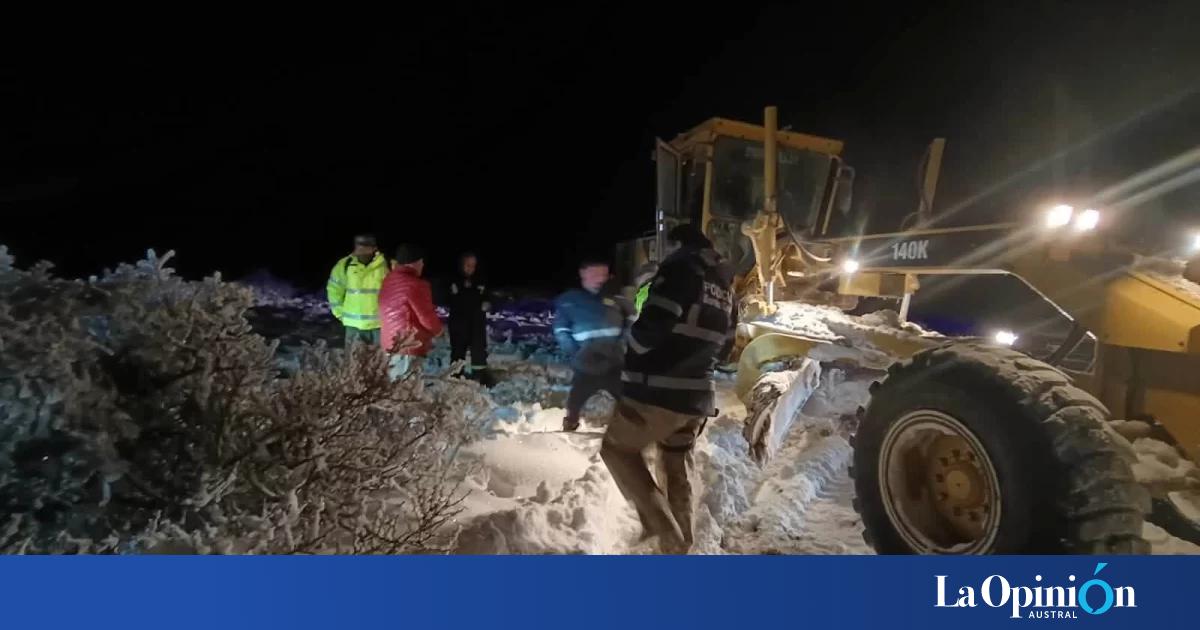 Rescate extremo en Santa Cruz: Policías, gendarmes y agentes de Vialidad salvaron a dos personas atrapadas en la nieve 