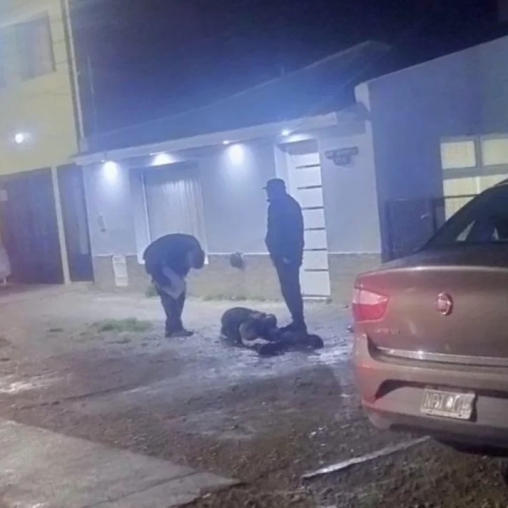 Un sargento de franco evitó un hurto en un kiosco de Río Gallegos y redujo al sospechoso hasta la llegada de un patrullero Un sargento de franco evitó un hurto en un kiosco de Río Gallegos y redujo al sospechoso hasta la llegada de un patrullero
