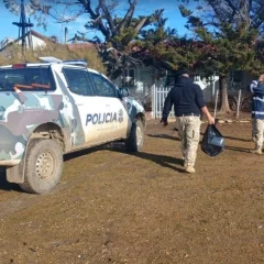 Patrullajes solidarios en el interior de Santa Cruz: la Policía reforzó la asistencia a pobladores rurales