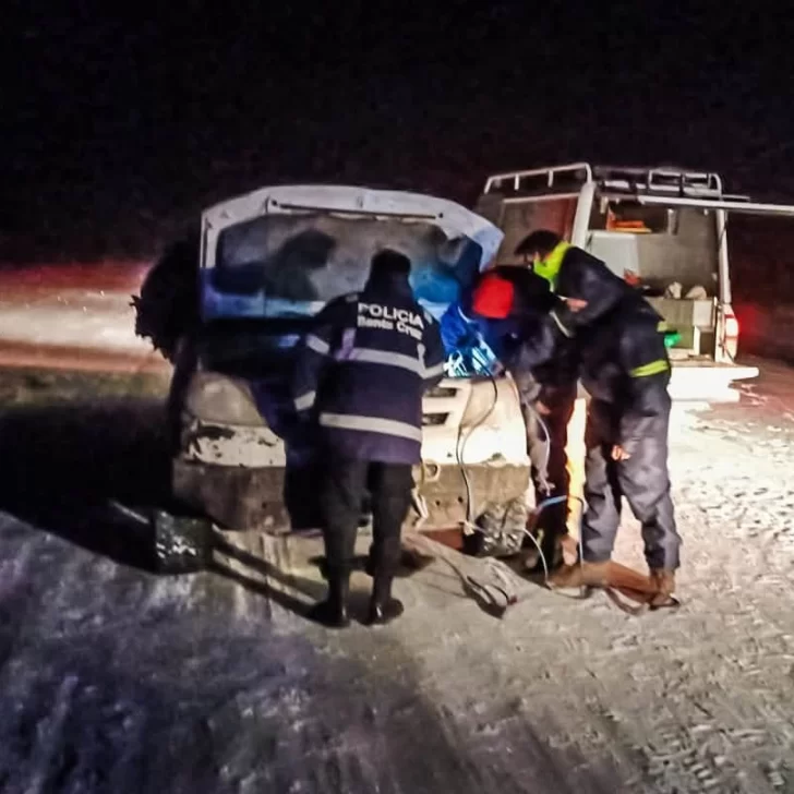 Rescataron a tres personas que quedaron varadas en plena Ruta 40 al sur de Gobernador Gregores Rescataron a tres personas que quedaron varadas en plena Ruta 40 al sur de Gobernador Gregores