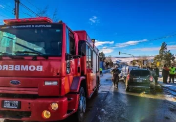 Choque en cadena en Río Turbio: un conductor fue hospitalizado tras una colisión que involucró a tres vehículos Choque en cadena en Río Turbio: un conductor fue hospitalizado tras una colisión que involucró a tres vehículos
