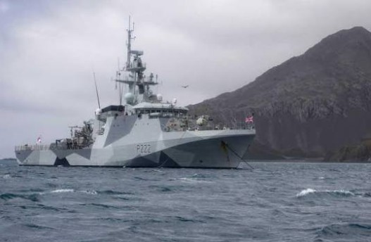 El buque de guerra HMS Medway navegó la costa continental argentina. El buque de guerra HMS Medway navegó la costa continental argentina.