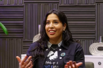 Carolina, hija del veterano de guerra Fernando Alturria: “En Malvinas, veo a mi papá y a nuestra historia familiar” Carolina, hija del veterano de guerra Fernando Alturria: “En Malvinas, veo a mi papá y a nuestra historia familiar”
