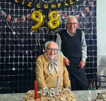 ¡Felices 98, don Julio!: histórico vecino de Río Gallegos celebró su cumpleaños ¡Felices 98, don Julio!: histórico vecino de Río Gallegos celebró su cumpleaños