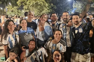 Una riogalleguense en Barcelona palpita la final: “El domingo ojalá sea la cuarta de Argentina” Una riogalleguense en Barcelona palpita la final: “El domingo ojalá sea la cuarta de Argentina”
