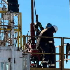Petroleros de Santa Cruz y Chubut acordaron una suba del 16%, pero con diferencias en los beneficios