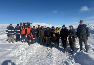 Rescataron a cuatro personas que quedaron varadas por la nieve sobre la Ruta Provincial N° 39 Rescataron a cuatro personas que quedaron varadas por la nieve sobre la Ruta Provincial N° 39