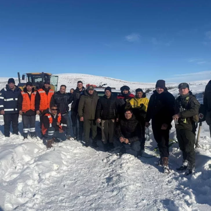 Rescataron a cuatro personas que quedaron varadas por la nieve sobre la Ruta Provincial N° 39 Rescataron a cuatro personas que quedaron varadas por la nieve sobre la Ruta Provincial N° 39