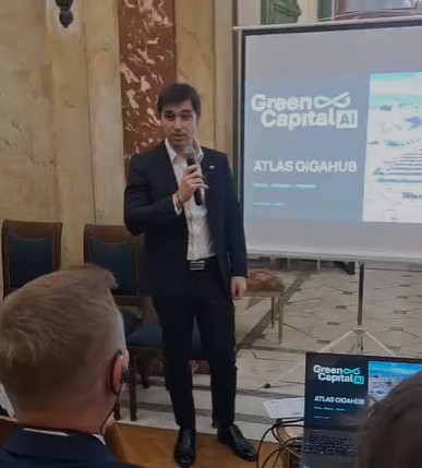  En la presentación, Torres resaltó todas las ventajas comparativas de Chubut y la Patagonia para este tipo de emprendimientos. (FOTO: Laura Morales/La Opinión Austral).