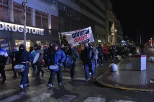 Siguen las reuniones entre el Gobierno provincial y los policías autoconvocados de Santa Cruz Siguen las reuniones entre el Gobierno provincial y los policías autoconvocados de Santa Cruz