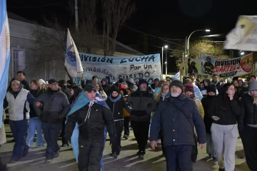 La policía volvió a marchar: “No vamos a bajar los brazos”, indicaron La policía volvió a marchar: “No vamos a bajar los brazos”, indicaron