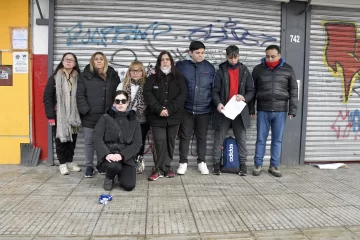 El duro testimonio de los despedidos del Carrefour Market de Río Gallegos: “Nos cansamos de pedir ayuda y vinieron solamente para cerrar” El duro testimonio de los despedidos del Carrefour Market de Río Gallegos: “Nos cansamos de pedir ayuda y vinieron solamente para cerrar”