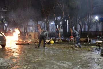Los policías activos levantaron el acampe frente a Casa de Gobierno tras más de 40 días del conflicto salarial Los policías activos levantaron el acampe frente a Casa de Gobierno tras más de 40 días del conflicto salarial