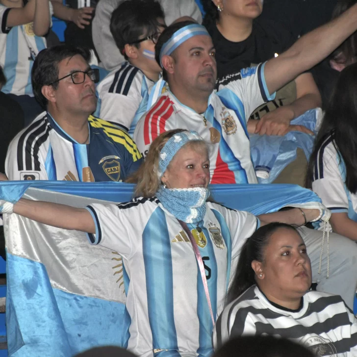El Boxing Club late al ritmo de la Selección: vecinos siguen el duelo entre Argentina y Cabo Verde en pantalla gigante El Boxing Club late al ritmo de la Selección: vecinos siguen el duelo entre Argentina y Cabo Verde en pantalla gigante