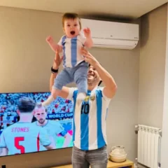 Nacho Torres mostró el festejo junto a su hijo tras la victoria de la Selección argentina: “Nuestra primera final juntos”