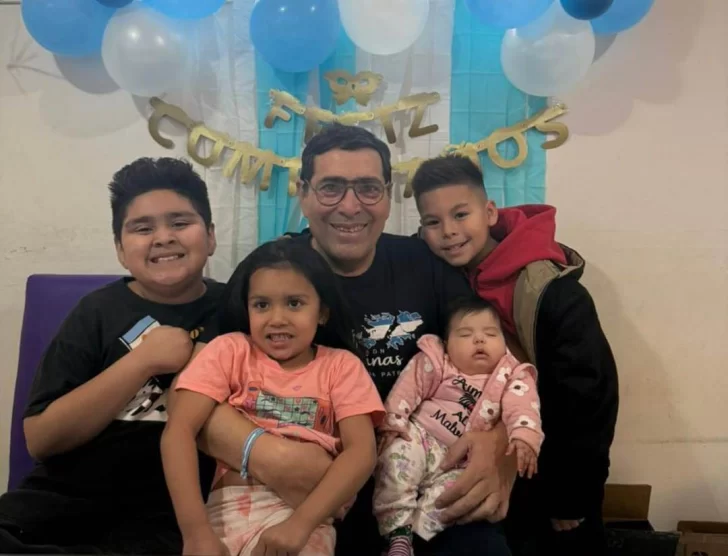 FERNANDO-ALTURRIA-CON-NIETOS-728x556