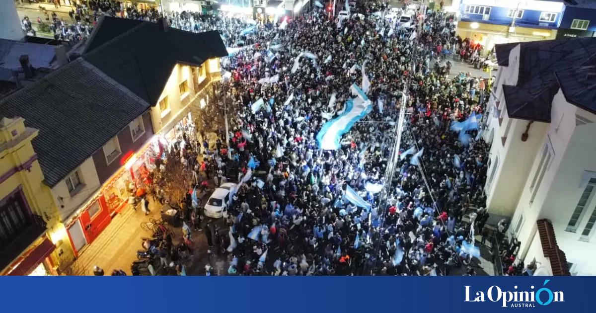 Así fueron los festejos en Santa Cruz camino a la final del Mundial, con la cobertura especial de La Opinión Austral