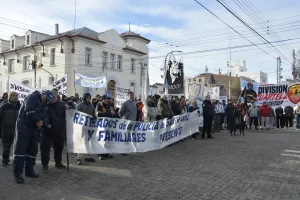 Despues de la resolución del Gobierno, que pasará con los policías que este lunes no se presenten a trabajar