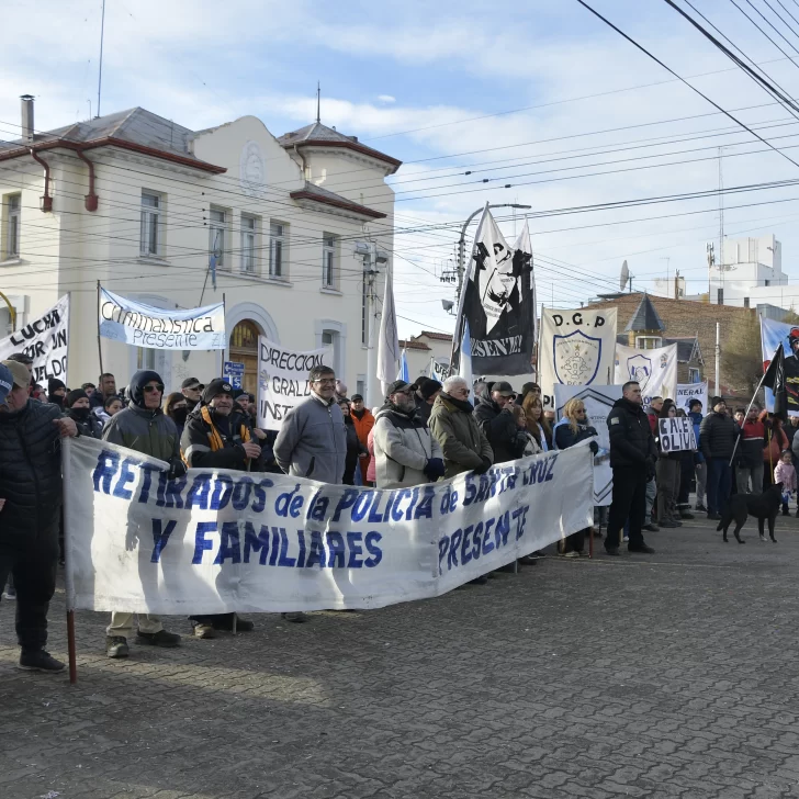 Despues de la resolución del Gobierno, que pasará con los policías que este lunes no se presenten a trabajar Despues de la resolución del Gobierno, que pasará con los policías que este lunes no se presenten a trabajar