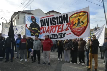 El Gobierno precisó que el “aumento salarial de los policías supera los $ 3.500 millones mensuales” El Gobierno precisó que el “aumento salarial de los policías supera los $ 3.500 millones mensuales”