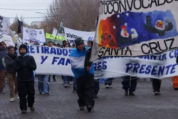 Policías rechazaron la propuesta del Gobierno provincial y acamparán afuera de Jefatura Policías rechazaron la propuesta del Gobierno provincial y acamparán afuera de Jefatura