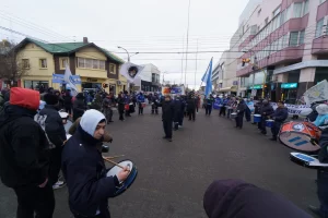 El Frente Sindical se movilizó en Río Gallegos para reclamar por salarios y paritarias El Frente Sindical se movilizó en Río Gallegos para reclamar por salarios y paritarias
