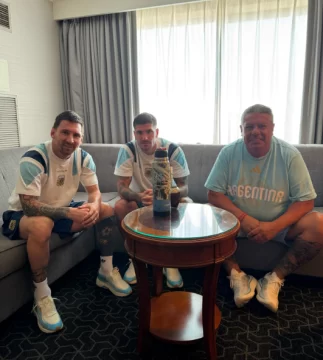 La cábala sigue intacta: Chiqui Tapia publicó la foto con Messi y De Paul antes de la final ante España La cábala sigue intacta: Chiqui Tapia publicó la foto con Messi y De Paul antes de la final ante España