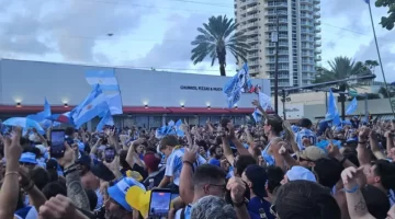 Banderazo en Miami: miles de hinchas argentinos coparon las calles antes del duelo con Cabo Verde en el Mundial 2026 Banderazo en Miami: miles de hinchas argentinos coparon las calles antes del duelo con Cabo Verde en el Mundial 2026