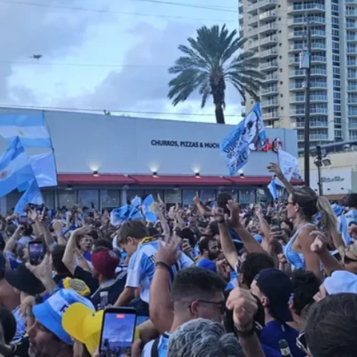 Banderazo en Miami: miles de hinchas argentinos coparon las calles antes del duelo con Cabo Verde en el Mundial 2026 Banderazo en Miami: miles de hinchas argentinos coparon las calles antes del duelo con Cabo Verde en el Mundial 2026