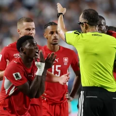 IFAB reconoció un error en la expulsión de Embolo ante Argentina: qué dijo la FIFA y por qué sigue la polémica
