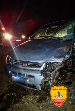 Rescataron a un hombre atrapado tras un choque frontal cerca de Piedra Buena Rescataron a un hombre atrapado tras un choque frontal cerca de Piedra Buena
