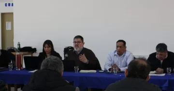 Conflicto policial en Santa Cruz: El Gobierno aseguró que “realizó su máximo esfuerzo” en la oferta salarial y se volverá a reunir la próxima semana Conflicto policial en Santa Cruz: El Gobierno aseguró que “realizó su máximo esfuerzo” en la oferta salarial y se volverá a reunir la próxima semana
