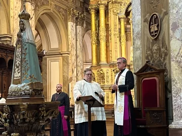 Frente a Milei, el arzobispo García Cuerva citó a Messi para pedir la unidad de los argentinos y a Dios que “nos independice de la indiferencia” Frente a Milei, el arzobispo García Cuerva citó a Messi para pedir la unidad de los argentinos y a Dios que “nos independice de la indiferencia”