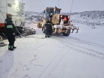 Plan Invernal 2026: Vialidad Provincial realiza tareas de despeje y asistencia en toda Santa Cruz Plan Invernal 2026: Vialidad Provincial realiza tareas de despeje y asistencia en toda Santa Cruz