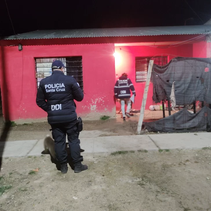 Dos nuevos detenidos y tres allanamientos por el homicidio de un hombre en Pico Truncado Dos nuevos detenidos y tres allanamientos por el homicidio de un hombre en Pico Truncado