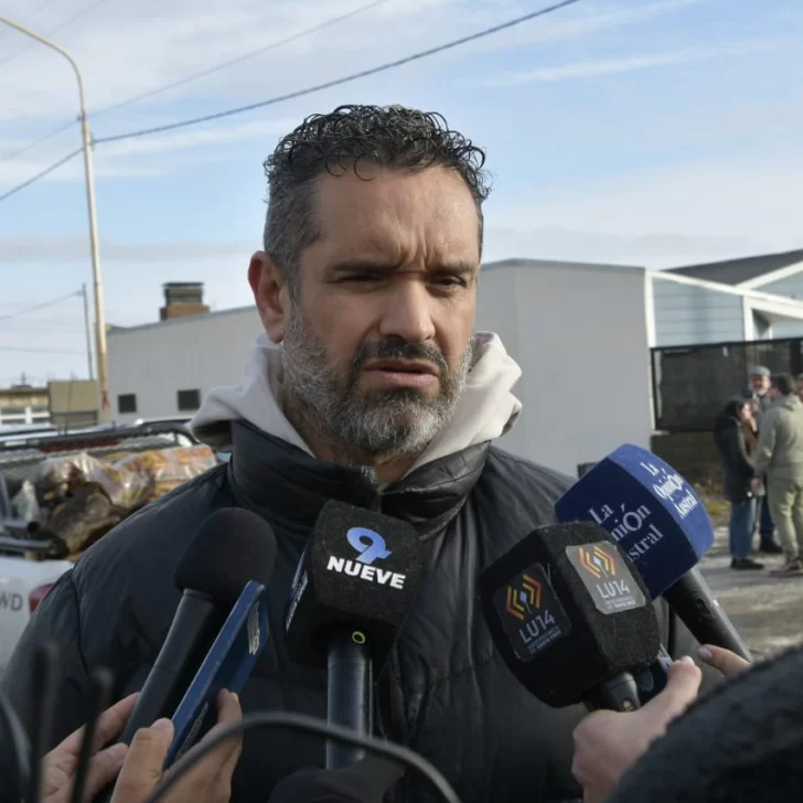 “El frío no espera”: el Gobierno reforzó la asistencia en los barrios más afectados de Río Gallegos y apuntó contra años de falta de infraestructura “El frío no espera”: el Gobierno reforzó la asistencia en los barrios más afectados de Río Gallegos y apuntó contra años de falta de infraestructura