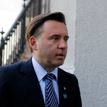 Alcalde Claudio Radonich: “El acuerdo comercial con Malvinas no rompe la posición de Chile sobre la soberanía argentina” Alcalde Claudio Radonich: “El acuerdo comercial con Malvinas no rompe la posición de Chile sobre la soberanía argentina”