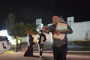 Fue al cementerio a visitar a su abuelo muerto a la medianoche y le secuestraron la camioneta por conducir con 2,78 de alcohol en sangre Fue al cementerio a visitar a su abuelo muerto a la medianoche y le secuestraron la camioneta por conducir con 2,78 de alcohol en sangre