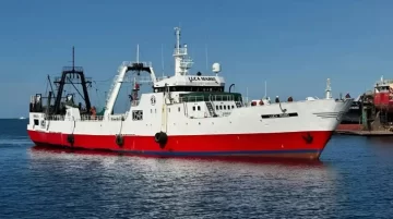 Puerto Deseado: intenso operativo en altamar para hallar a un tripulante que cayó del buque Luca Mario Puerto Deseado: intenso operativo en altamar para hallar a un tripulante que cayó del buque Luca Mario