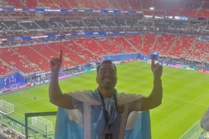 De Río Gallegos al Mundial: la inolvidable aventura de Leonardo Fernández en el triunfo de Argentina sobre Inglaterra De Río Gallegos al Mundial: la inolvidable aventura de Leonardo Fernández en el triunfo de Argentina sobre Inglaterra