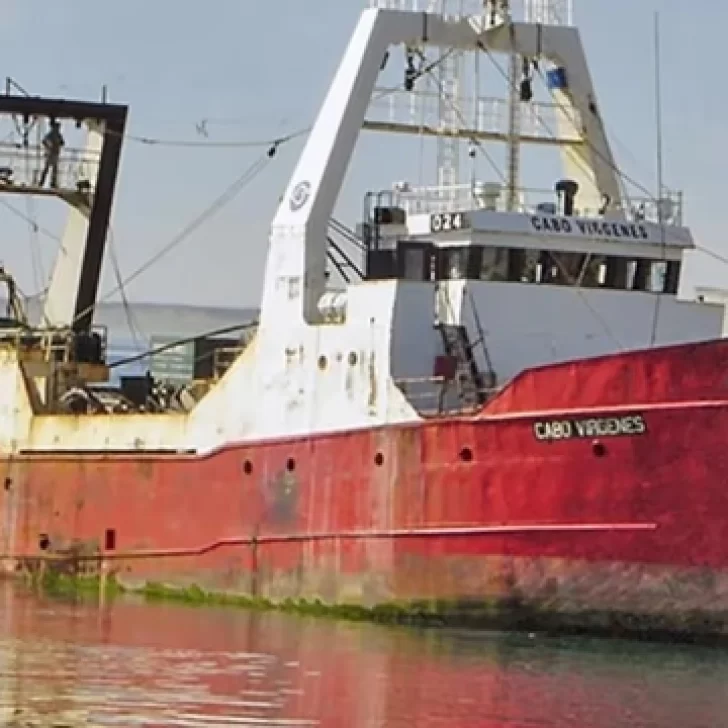 Dramática búsqueda en alta mar: más de 40 barcos rastrean a un marinero que cayó al agua frente a las costas de Chubut Dramática búsqueda en alta mar: más de 40 barcos rastrean a un marinero que cayó al agua frente a las costas de Chubut